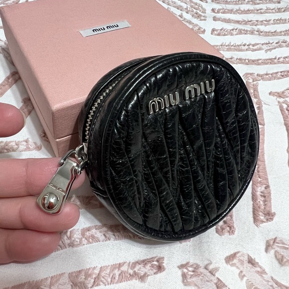 Authentic miumiu matelasse round coin purse multi case pouch black .. - Picture 2 of 5